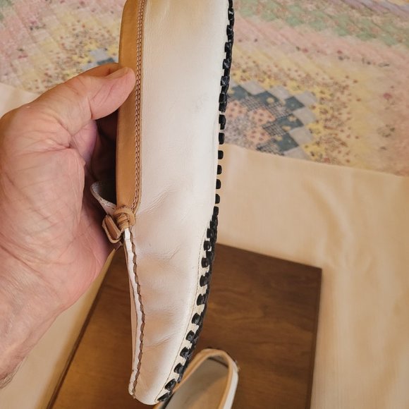 Tod's Ladies White & Tan Leather Gommino Driving Loafers. EEEUC. Size 6-1/2 - Picture 15 of 15